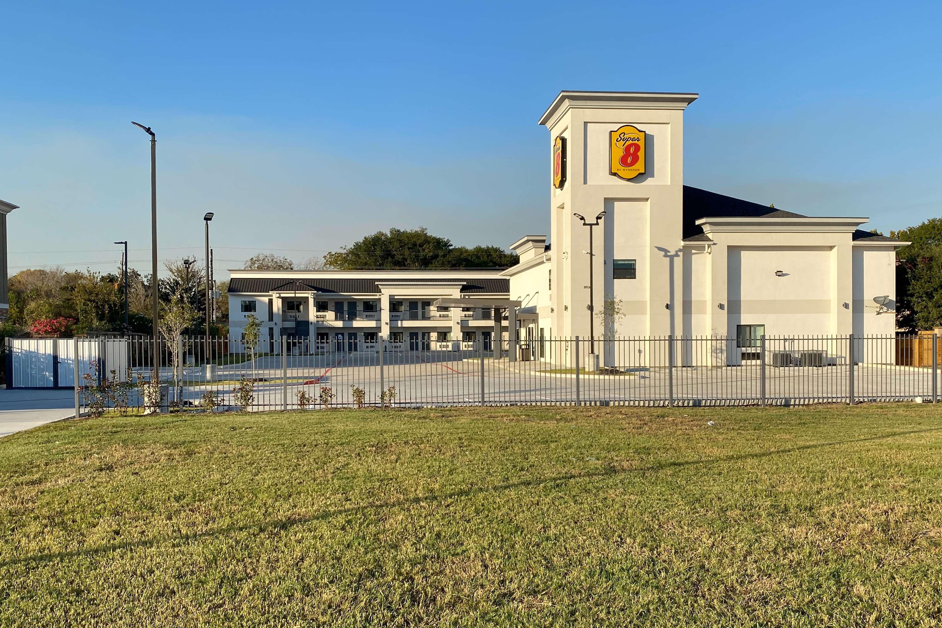 Super 8 By Wyndham Houston Nw Beltway 8-West Rd Jersey Village Exterior foto